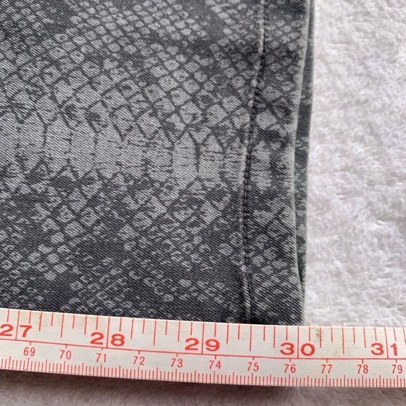 Elliott Lauren Pants. Snakeskin print. Size 6. - Picture 7 of 8